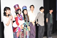 「飛べないコトリとメリーゴーランド」初日舞台挨拶の様子。