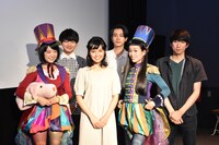 「飛べないコトリとメリーゴーランド」初日舞台挨拶の様子。