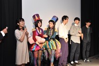 「飛べないコトリとメリーゴーランド」初日舞台挨拶の様子。