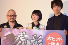 「虎影」ヒット記念イベントの様子。左から監督の西村喜廣、鳥居みゆき、斎藤工。