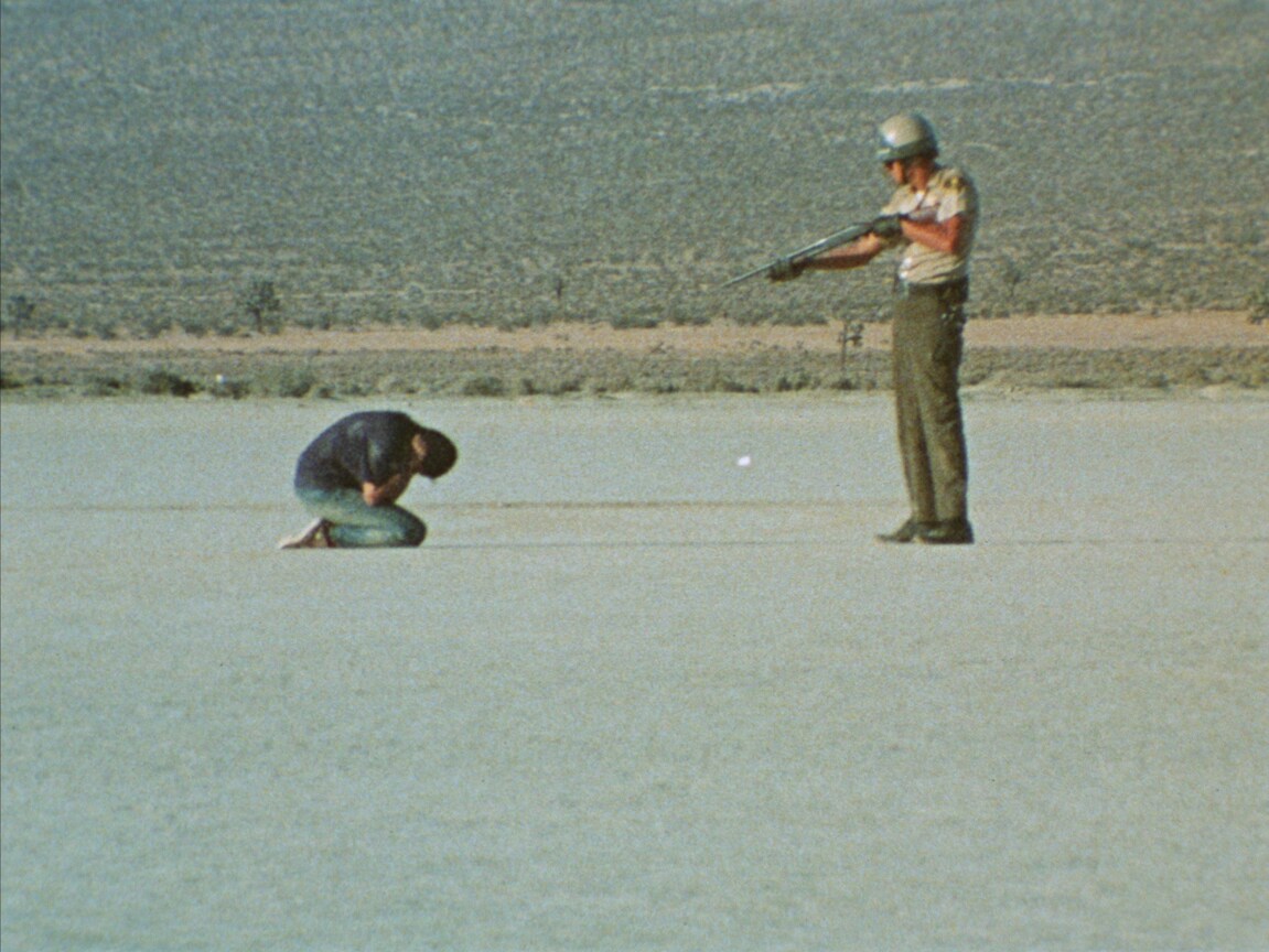 人々が荒野を逃げ惑い、DEVO＆デニス・ホッパーがコミカルに狂う“闇映画”予告編