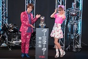 レッドカーペットイベントに登場した大倉士門(左)と藤田ニコル(右)。