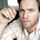 ユアン・マクレガー、相思相愛のバンド楽曲をギター弾き語り