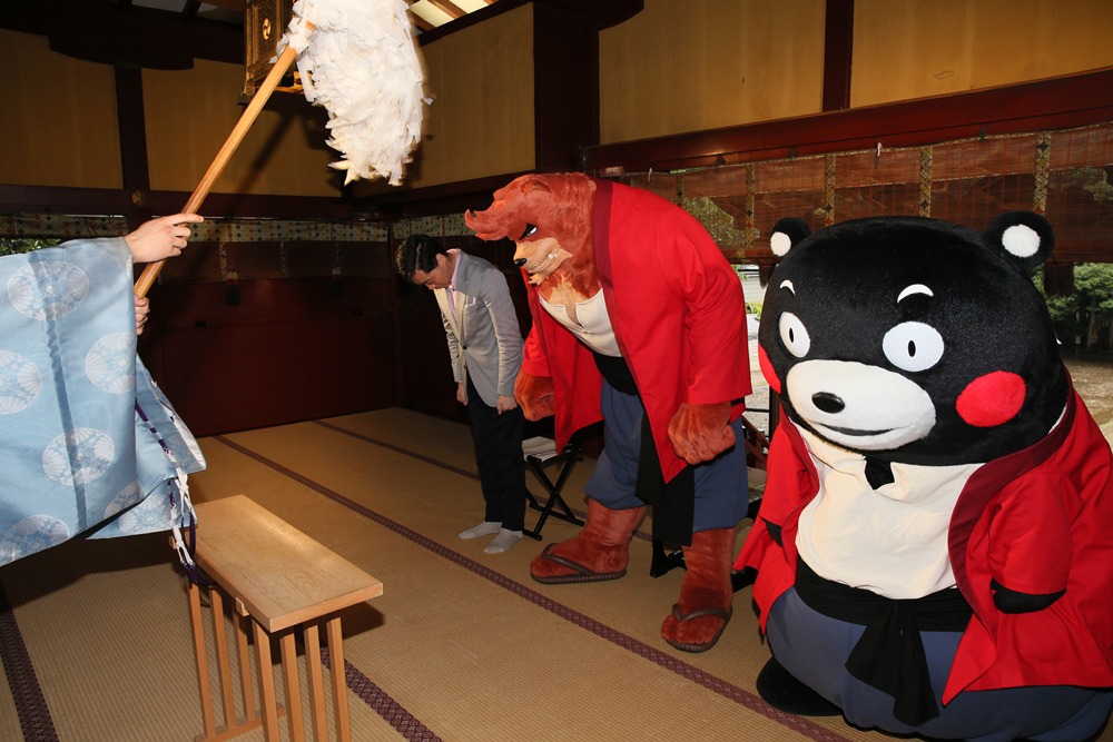 「バケモノの子」ヒット祈願の様子。(c)2015 THE BOY AND THE BEAST FILM PARTNERS