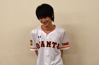 所属する草野球チームの名前を自発的に明かす本郷奏多。