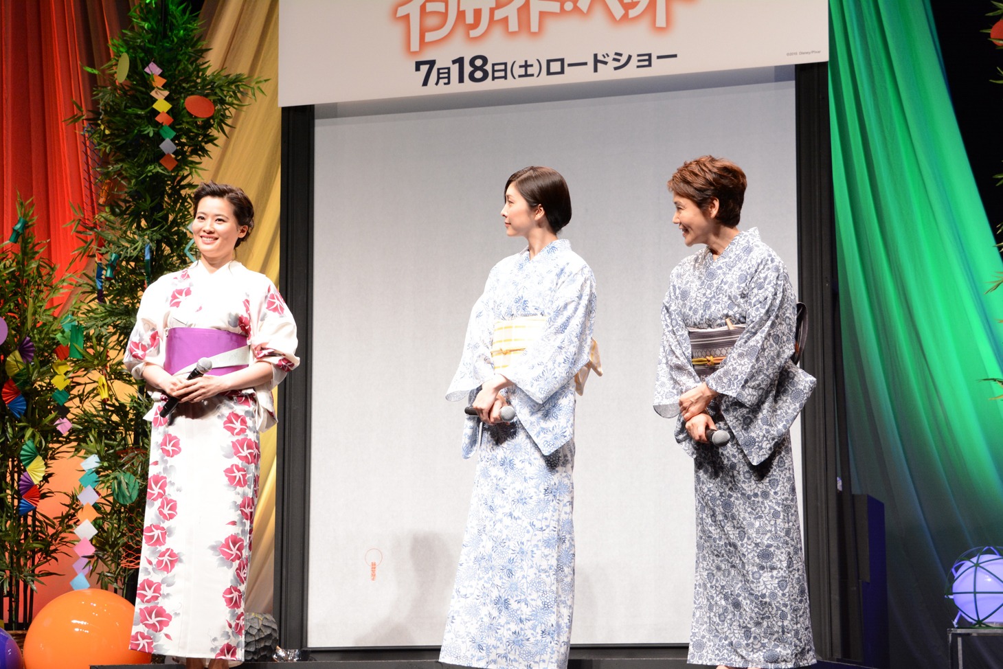 左から書家の紫舟、竹内結子、大竹しのぶ。