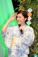 短冊に個人的な願いを書いたことを反省する竹内結子。