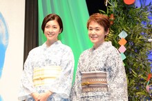 左から竹内結子、大竹しのぶ。