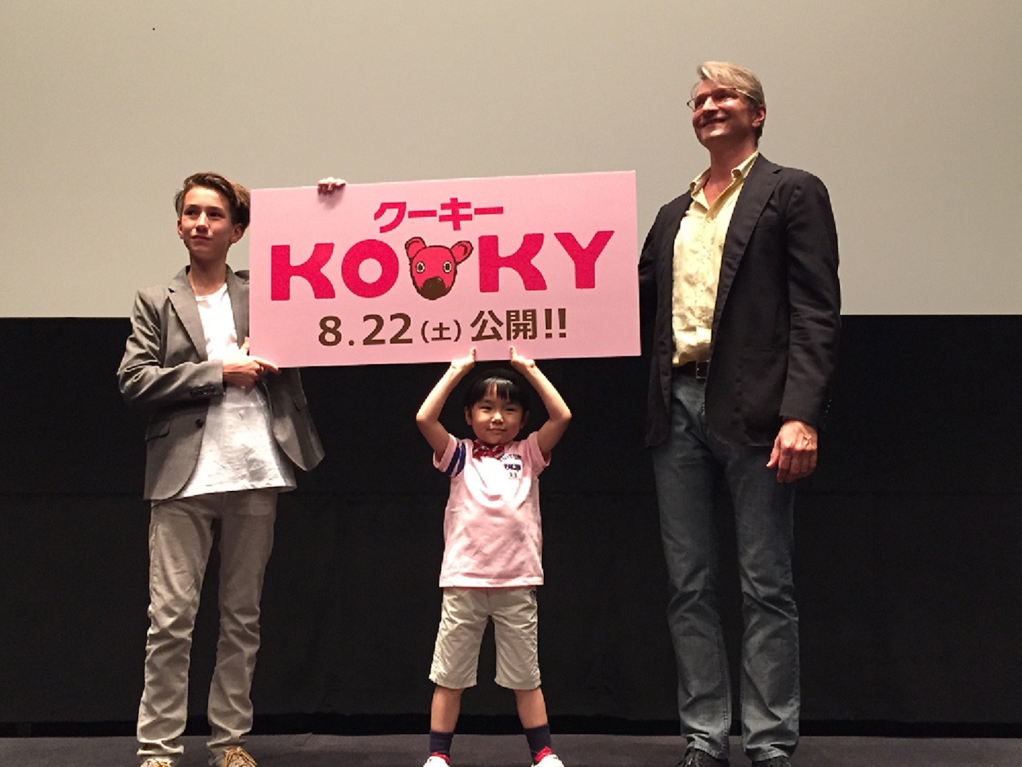 「クーキー」監督＆主演来日記念イベントにて、左からオンジェイ・スヴェラーク、寺田心、ヤン・スヴェラーク。