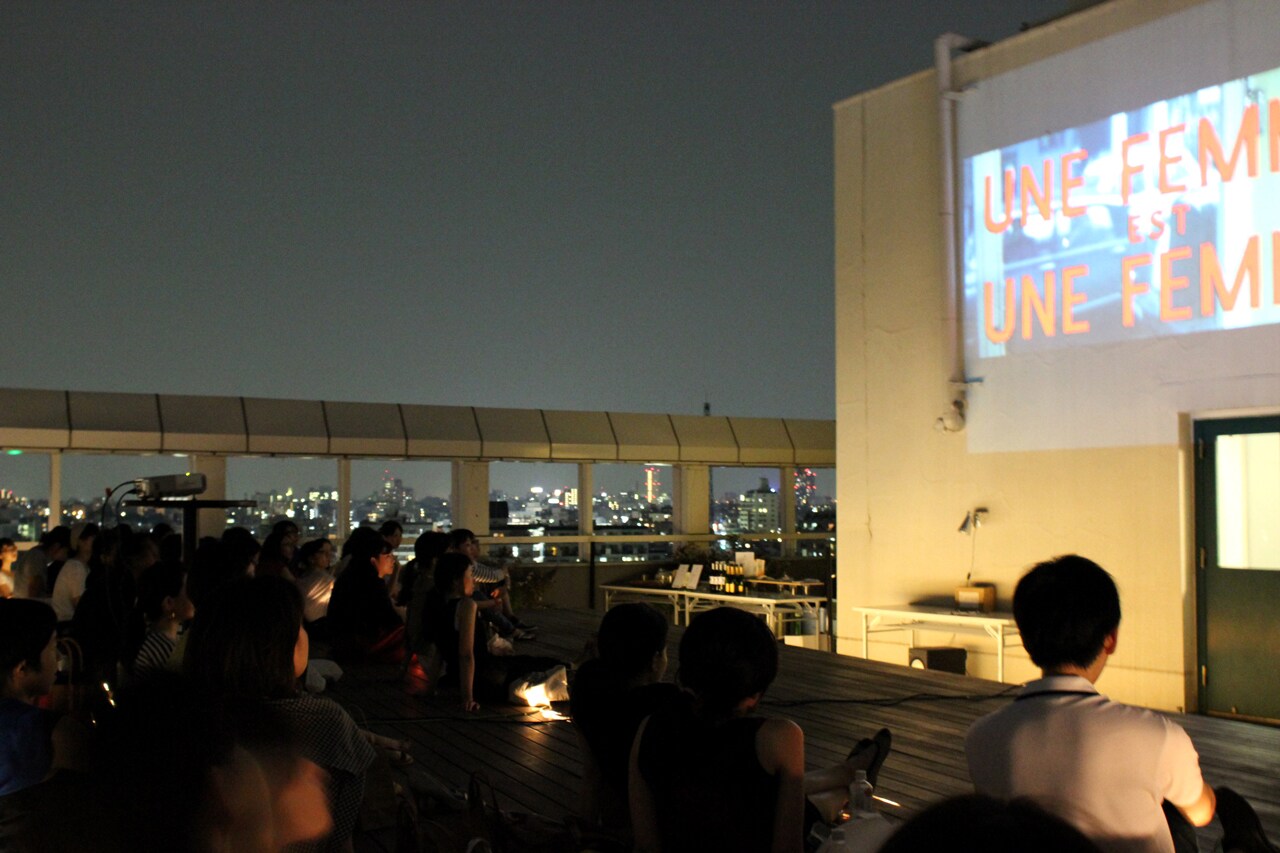 東京の夜空を臨む屋上で上映イベント、第1弾は「フランシス・ハ」