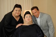 「マツコとマツコ」より。左からマツコ・デラックス、アーノルド・シュワルツェネッガー。(c) 2015 Paramount Pictures. All Rights Reserved. 　(c) NTV