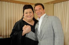 「マツコとマツコ」より。左からマツコ・デラックス、アーノルド・シュワルツェネッガー。(c) 2015 Paramount Pictures. All Rights Reserved. 　(c) NTV