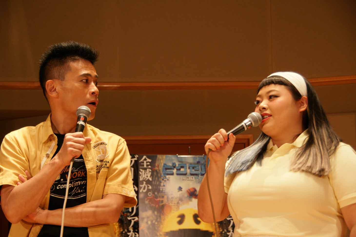 「ピクセル」公開アフレコに臨んだ、日本語吹替版キャストの柳沢慎吾（左）と渡辺直美（右）。