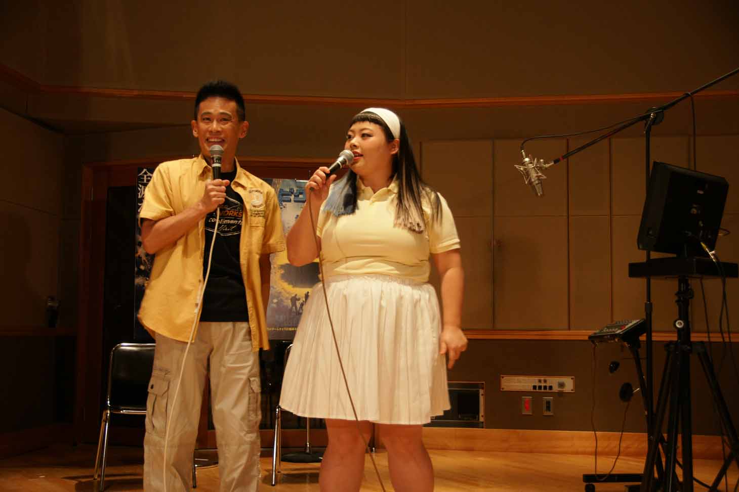 「ピクセル」公開アフレコに臨んだ、日本語吹替版キャストの柳沢慎吾（左）と渡辺直美（右）。