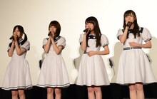 左から星野みなみ、若月佑美、秋元真夏、白石麻衣。