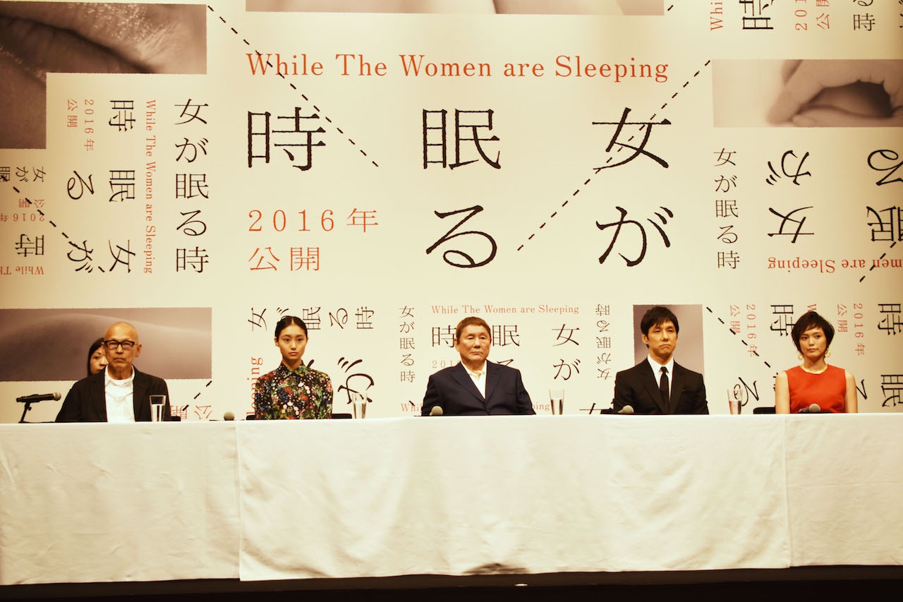 左からウェイン・ワン、忽那汐里、ビートたけし、西島秀俊、小山田サユリ。