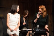 左から木村佳乃、ブライス・ダラス・ハワード