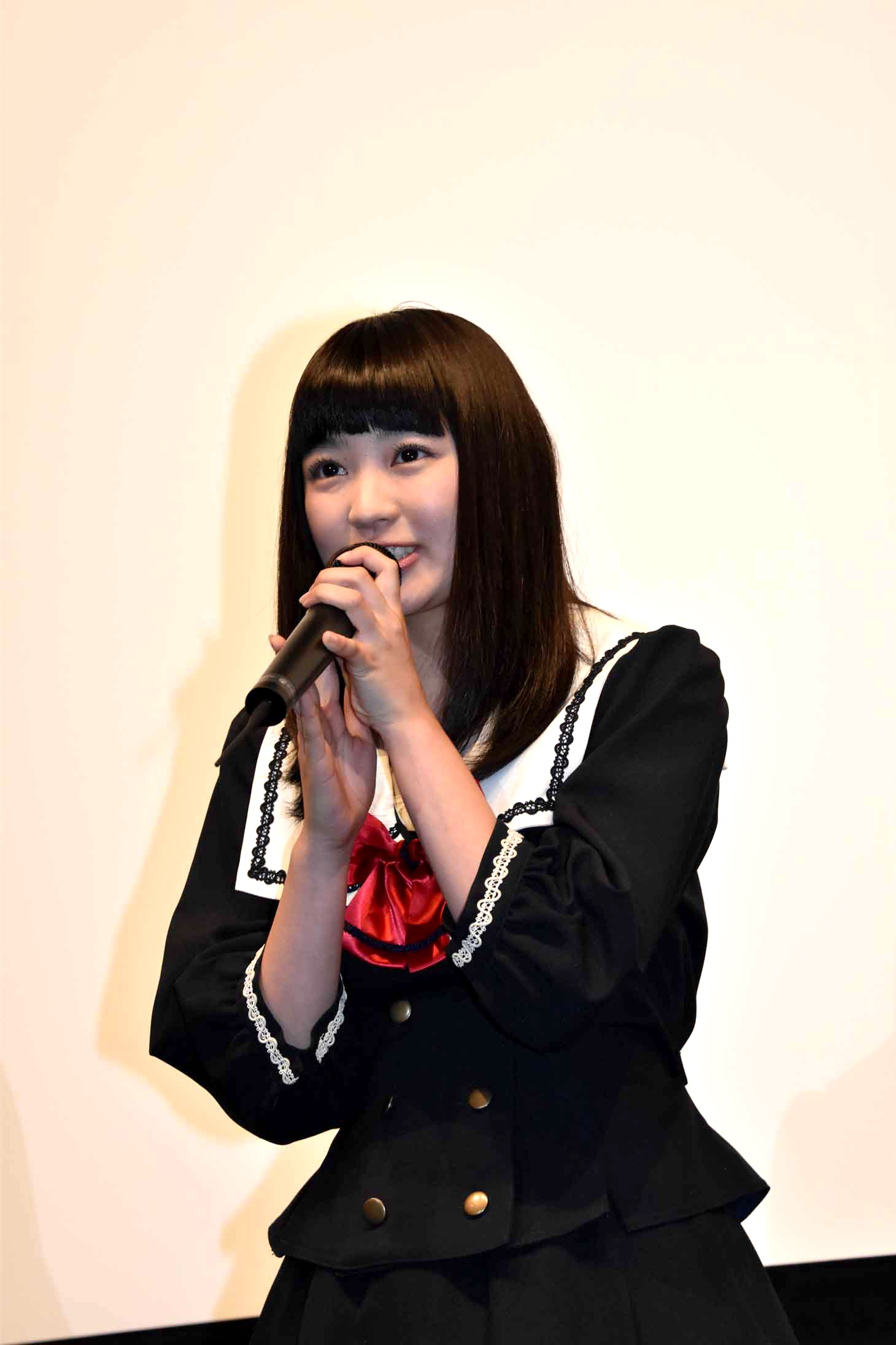 私立恵比寿中学がカバーした主題歌「脳漿炸裂ガール」もしっかりと宣伝する柏木ひなた。