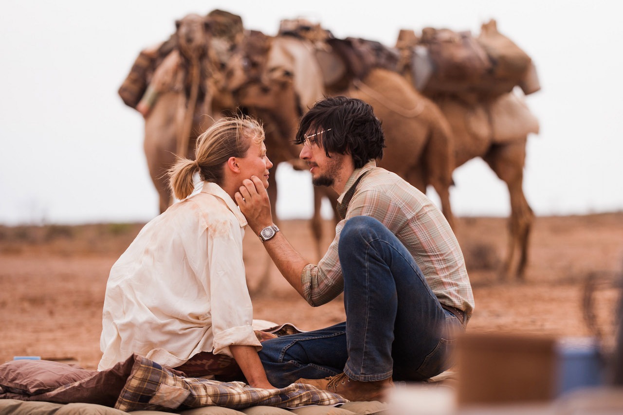 「奇跡の2000マイル」 (c)2013 SEE-SAW (TRACKS) HOLDINGS PTY LIMITED, A.P. FACILITIES PTY LIMITED, SCREEN AUSTRALIA, SOUTH AUSTRALIAN FILM CORPORATION, SCREEN NSW AND ADELAIDE FILM FESTIVAL