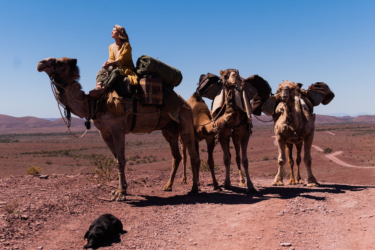 「奇跡の2000マイル」 (c)2013 SEE-SAW (TRACKS) HOLDINGS PTY LIMITED, A.P. FACILITIES PTY LIMITED, SCREEN AUSTRALIA, SOUTH AUSTRALIAN FILM CORPORATION, SCREEN NSW AND ADELAIDE FILM FESTIVAL