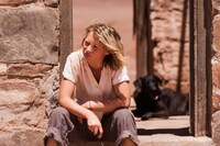 「奇跡の2000マイル」 (c)2013 SEE-SAW (TRACKS) HOLDINGS PTY LIMITED, A.P. FACILITIES PTY LIMITED, SCREEN AUSTRALIA, SOUTH AUSTRALIAN FILM CORPORATION, SCREEN NSW AND ADELAIDE FILM FESTIVAL