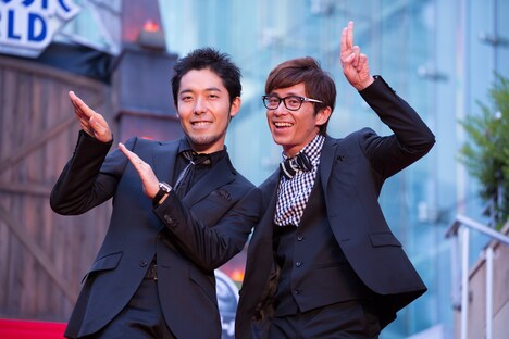 左からオリエンタルラジオの中田敦彦、藤森慎吾。