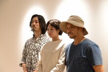 左から金子ノブアキ、清野菜名、押井守。