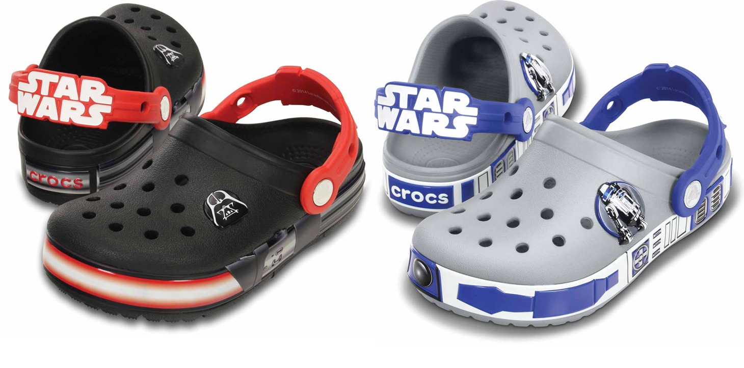 「スター・ウォーズ」モデル のクロックス。（左）ダース・ベイダー 価格：4752円。（右）R2-D2 価格：4212円。(c)＆TM Lucasfilm Ltd.