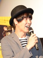 ミシェル・ルグランの音楽について目を輝かせながら語るカジヒデキ。