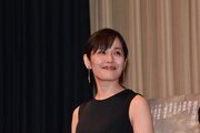 里子の伯母役の富田靖子。