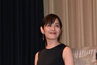 里子の伯母役の富田靖子。