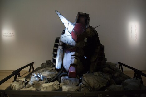 「機動戦士ガンダム展 THE ART OF GUNDAM」に展示される「ガンダムヘッド」。