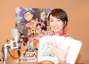「劇場版 弱虫ペダル」の公開アフレコに登場したテレビ東京アナウンサーの狩野恵里。