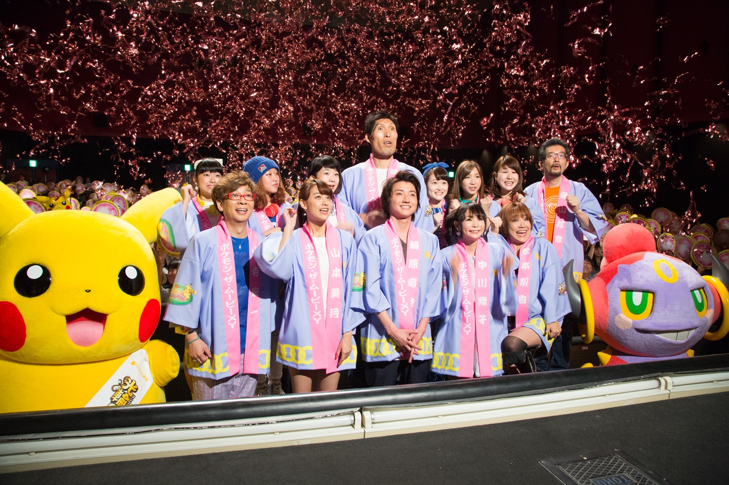 「ポケモン・ザ・ムービーXY『光輪（リング）の超魔神 フーパ』同時上映『ピカチュウとポケモンおんがくたい』」初日舞台挨拶の様子。