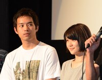 最後に登壇した、「ローリング」主役の三浦貴大、柳英里紗。