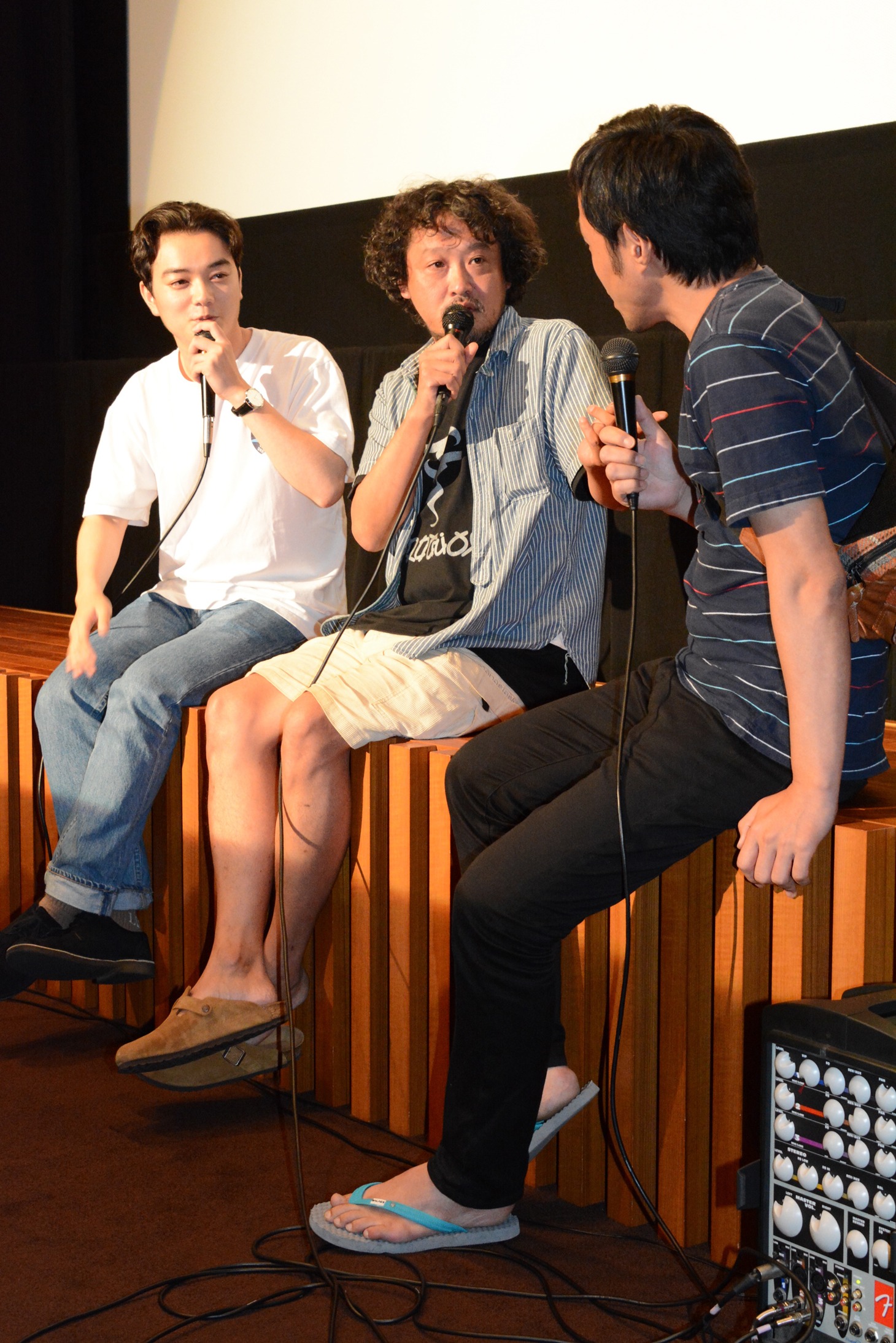 2015年7月、川瀬陽太出演作「ローリング」のトークイベントに染谷将太が緊急登壇した様子。左から染谷、川瀬、監督の冨永昌敬。