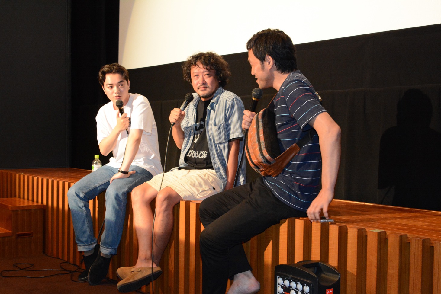 2015年7月、川瀬陽太出演作「ローリング」のトークイベントに染谷将太が緊急登壇した様子。左から染谷、川瀬、監督の冨永昌敬。