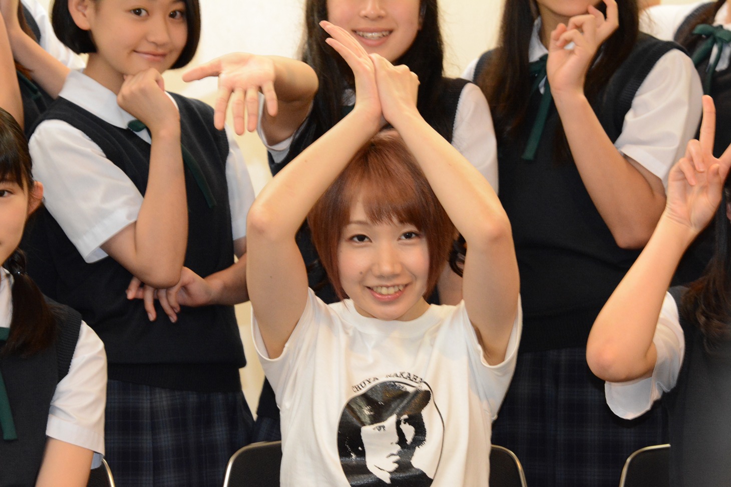 ポーズをとるみさこ。