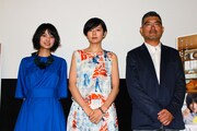 「海のふた」初日舞台挨拶にて、左から三根梓、菊池亜希子、豊島圭介。