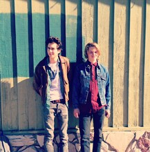 左からナット・ウルフ、ジャック・キルマー。(c)2013 SAMMY BANDINI FILMS, LLC. ALL RIGHTS RESERVED.