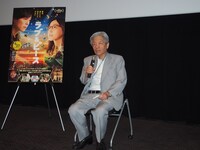 「ラブ＆ピース」に本人役で出演した田原総一朗。