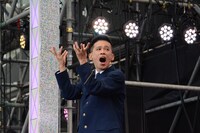 パトランプを再現してみせる柳沢慎吾。