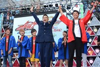 柳沢慎吾（中央）と竹内涼真。