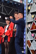 “ひとり高校野球”ネタを披露する柳沢慎吾。