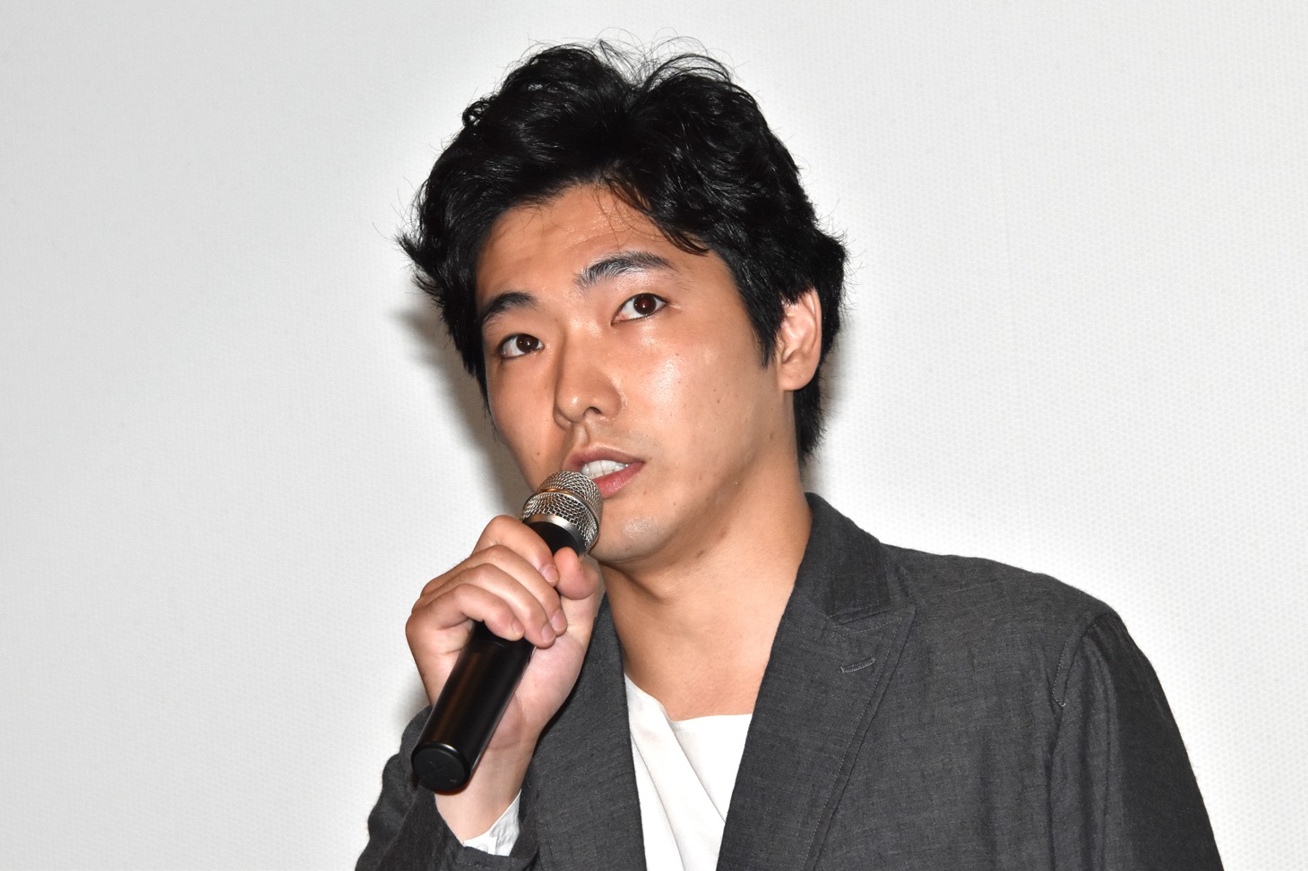 志乃の元恋人、正樹役の柄本佑。