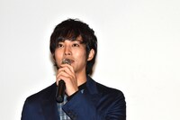 志乃の親友“オカマの天ちゃん”役の松坂桃李。