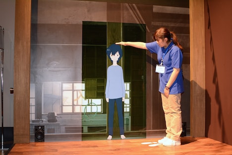 「バケモノの子」展東京会場の様子。