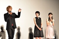 撮影時の怖かった思い出を話すJUN、生駒里奈、前田希美。