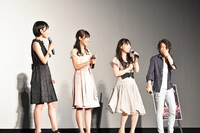生歌を披露する今井麻美と、「レアだ！」と興奮する生駒里奈、前田希美、祁答院慎。