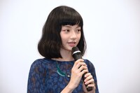 日本語で挨拶するヤオ・アイニン。